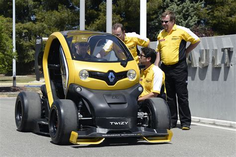 2013 Renault Twizy RS F1 Concept Image. Photo 9 of 17