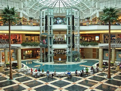 Places to visit in Oakland County: Somerset Mall