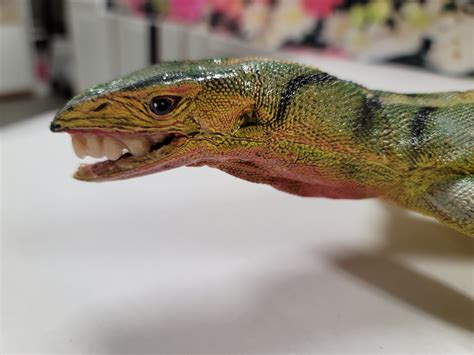 Replica Iguana lizard With Teeth - Etsy