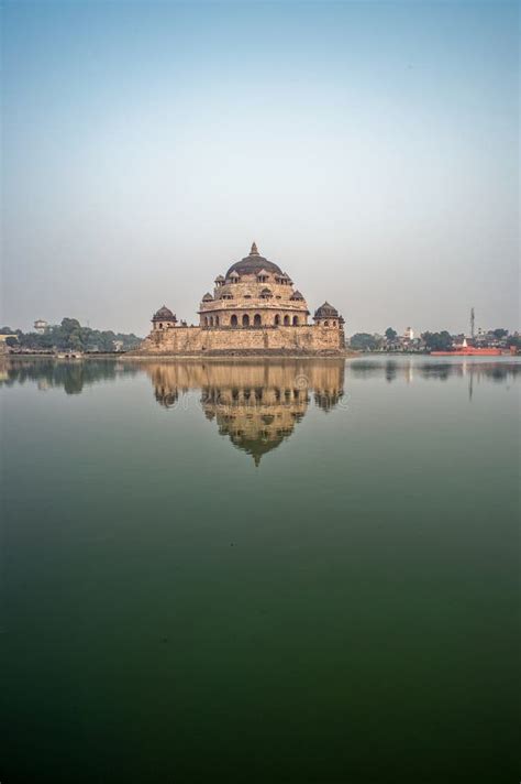 Sher Shah Suri Tomb .Indo-Islamic Architecture Editorial Image - Image ...