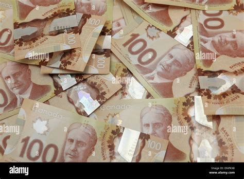 Canadian hundred dollar bills Stock Photo: 65037456 - Alamy