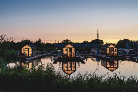 The Floating Pods at Tattenhall Marina - Dog Friendly Destinations