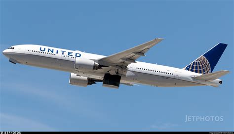 N771UA | Boeing 777-222 | United Airlines | Roberto Balboa | JetPhotos