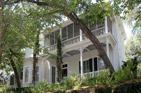 Pin by Ellen Williams on austin | Historic homes, Victorian homes ...