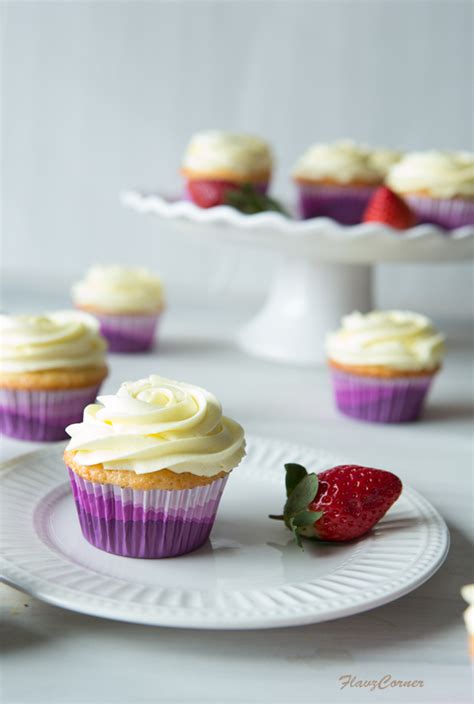 Lemon Cupcakes With Lemon Cream Cheese Whipped Cream Frosting