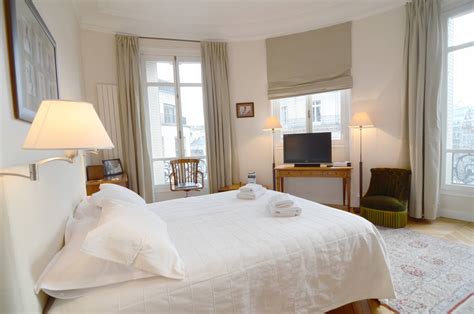 Champs Elysées - HOLIDAYS EUROPE RENTALS Europe Trouvez des locations pour les familles et les ...