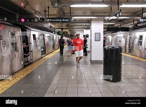 Nyc subway hi-res stock photography and images - Alamy