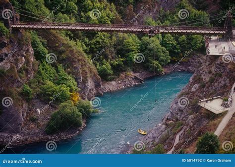 Kawarau Bridge Bungy Jumping Stock Photo - Image of risk, raft: 6014792