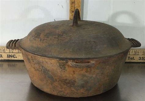 Cast Iron Pot With Lid - Sherwood Auctions