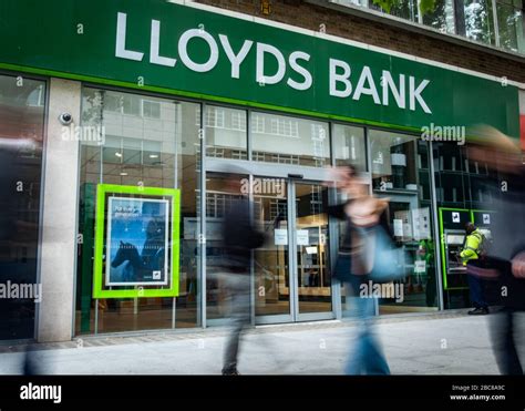 Lloyds banking group logo hi-res stock photography and images - Alamy