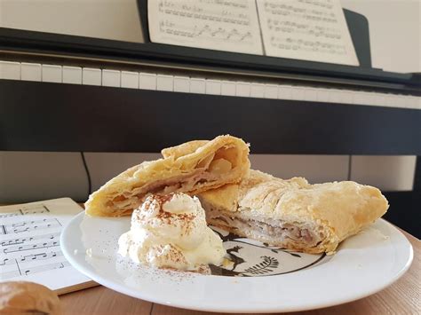 Week 6: Laminated Dough - I'm Austrian so I made Apfelstrudel from scratch and it totally worked ...