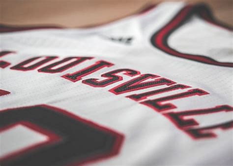 Louisville Cardinals To Wear 1974-75 Throwback Uniforms – SportsLogos.Net News