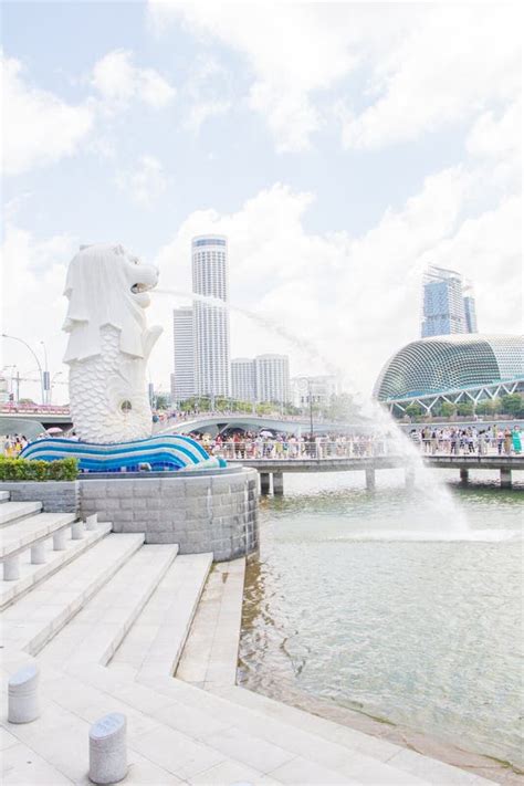 The Merlion Fountain in Singapore Editorial Stock Image - Image of financial, flyer: 76394174