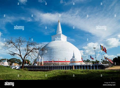 Ruwanwelisaya Stupa, Anuradhapura, Sri Lanka Stock Photo - Alamy