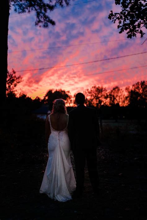 Sunset wedding pictures | Wedding pictures, Couple photos, Sunset wedding