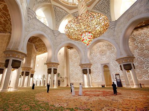 Sheikh Zayed Grand Mosque Photos : Interior, Chandelier, Calligraphy ...