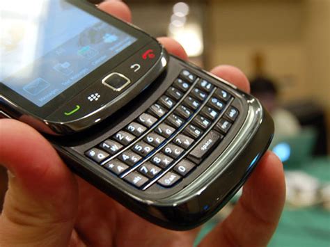 BlackBerry Torch: hands on - CNET