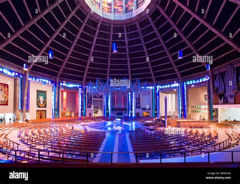 Liverpool cathedral interior catholic hi-res stock photography and images - Alamy