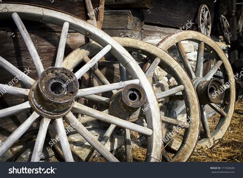 Old Wagon Wheels At A Farm Stock Photo 171563645 : Shutterstock