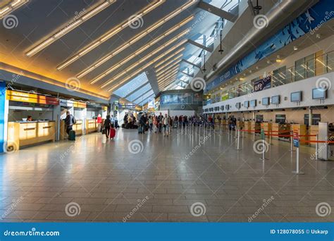 Tallinn airport arrivals departures - universegute