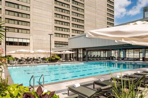 5 family-friendly hotels in Toronto with indoor swimming pools