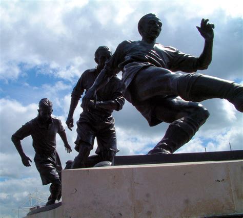 Statue of the footballer Stanley Matthews