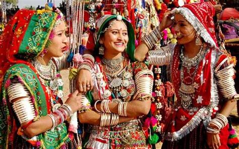 30+ Traditional Dresses in India From The Different States - Moodswag