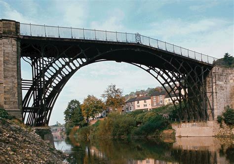 Abraham Darby. Severn River Bridge. Coalbrookdale, England.1779 #architecture #bridge | Século ...