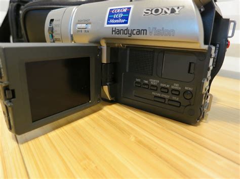 Sony CCD-TRV37 "XR" Hi8, Video8 8mm Camcorder Tape Player Watch, Convert, Record - Camcorders