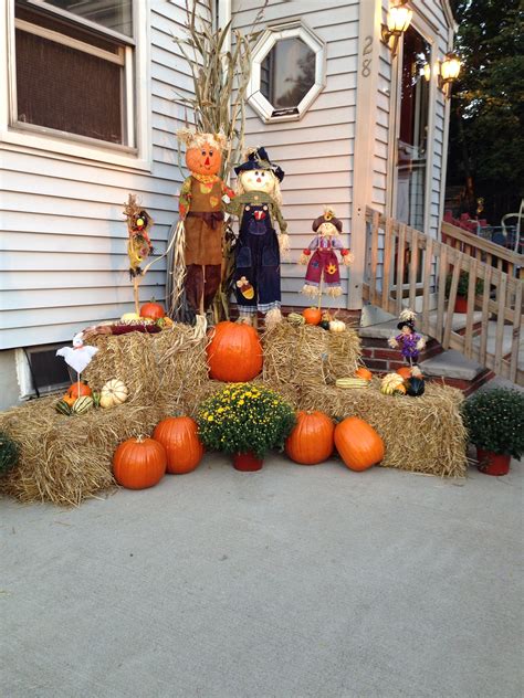 Outdoor fall displays - crossapo