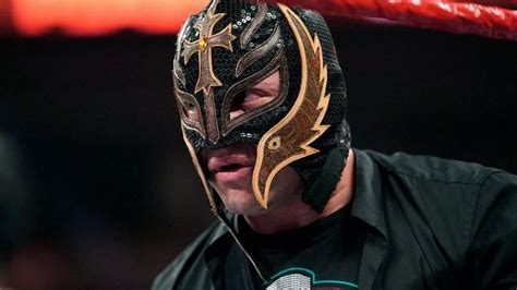 Dominik Mysterio told he needs to "earn" Rey Mysterio's mask