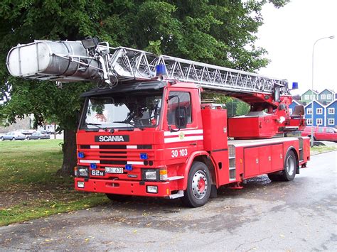 File:Fire engine Scania G82M front.jpg