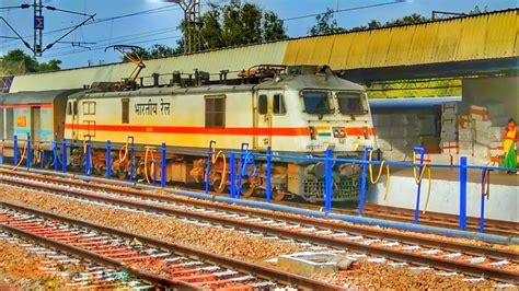 12716 Sachkhand Express | GZB WAP 7 | Arrived At Agar Cantt Station | Indian Railway | KV - YouTube