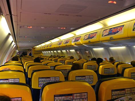 Este tripulante de cabina de Ryanair cantando 'Despacito' te va a ...