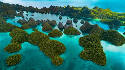 Wayag Island, The Raja Ampat Icon | Authentic Indonesia Blog