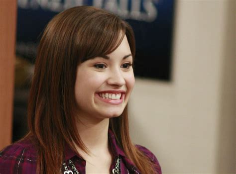 ≡ 11 Most Successful Disney Channel Stars Of All Time 》 Her Beauty