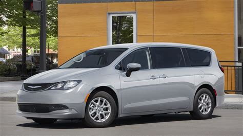 Chrysler Voyager minivan goes fleet-only for 2022 - Autoblog