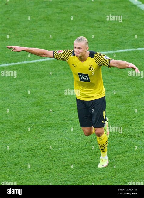 Erling haaland celebration hi-res stock photography and images - Alamy