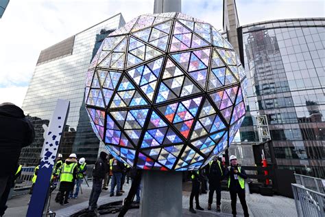 5 Interesting Facts About the New Year’s Eve Ball Drop