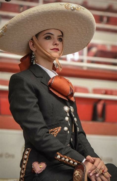 Pin de Alina Baez en La Mexicana | Traje de mariachi mujer, Vestimenta ...