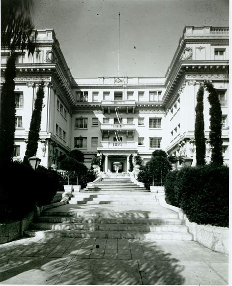 Historic Photograph of Garden Court Apts., 1926 | Garden court, Hollywood homes, Old hollywood homes