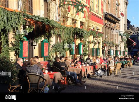 Bars and restaurants on Market Square, at Christmas time, in Bruges ...