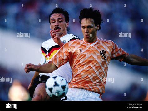 Marco van basten 1988 hi-res stock photography and images - Alamy