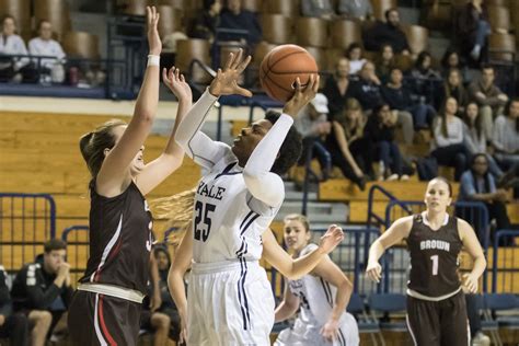 WOMEN'S BASKETBALL: Scoreless stretches contribute to Bulldog losses - Yale Daily News