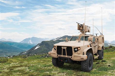 How the Humvee Compares to the New Oshkosh JLTV - Car in My Life