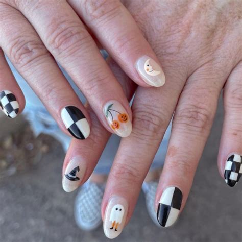 50 Cute Spooky Halloween Nail Ideas : Moon, Checkerboard & Ghost Nails 1 - Fab Mood | Wedding ...