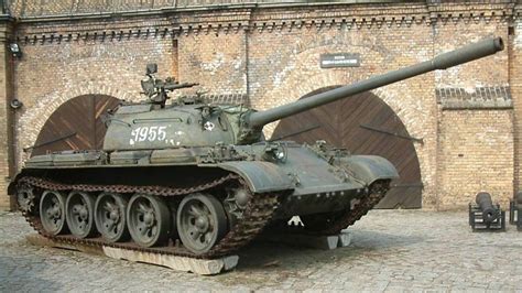 Russia Sends Cold War Era Tanks to Ukranian Front - GreekReporter.com
