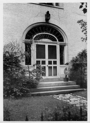 John Hunt Morgan House, front entrance; designed or constructed in 1811 by Benjamin H. Latrobe