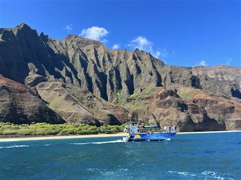 Na Pali Coast Power Catamaran Scenic & Snorkel Tour in Kauai