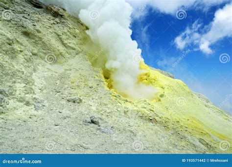 Sulfur Dioxide Volcanic Gas Eruption on Top of Damavand Volcano , Iran ...